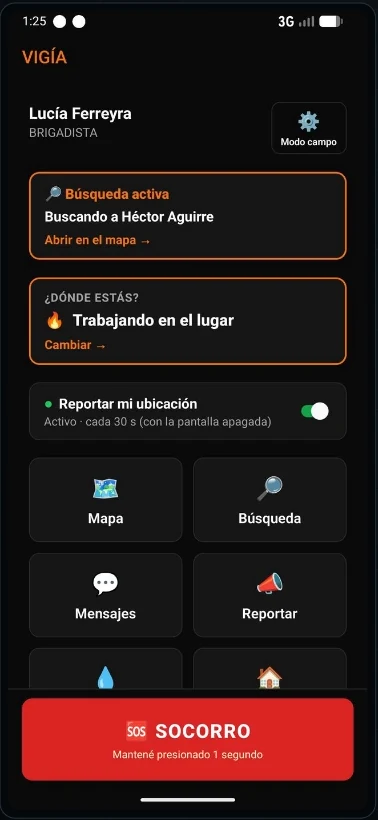 Terminal de campo de VIGÍA en el teléfono: el brigadista y su estado, el reporte de ubicación cada 30 segundos, accesos grandes a mapa, búsqueda, mensajes y reportes, y el botón de socorro